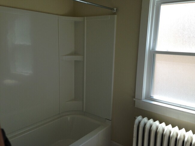 Building Photo - 1830 E Kenwood Blvd