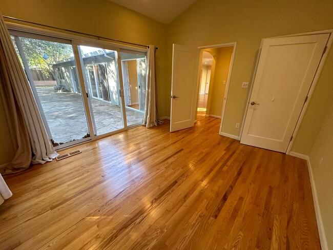 Building Photo - LOS GATOS - Beautifully upgraded property in desirable Los Gatos location, Los Gatos Schools