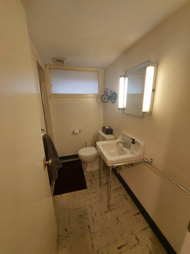 Lower Level Bath w/Shower - 4401 Avondale Rd