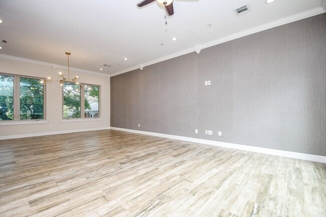 Building Photo - 710 Stanford St