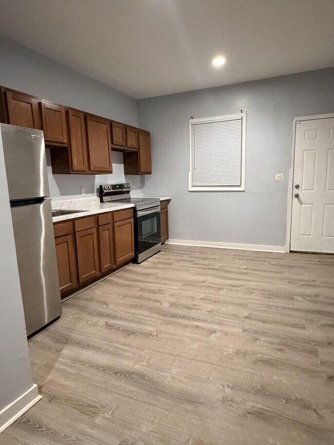 Building Photo - 1617 Darley Ave