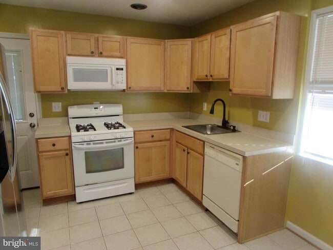 Building Photo - 7305 Charlotte St