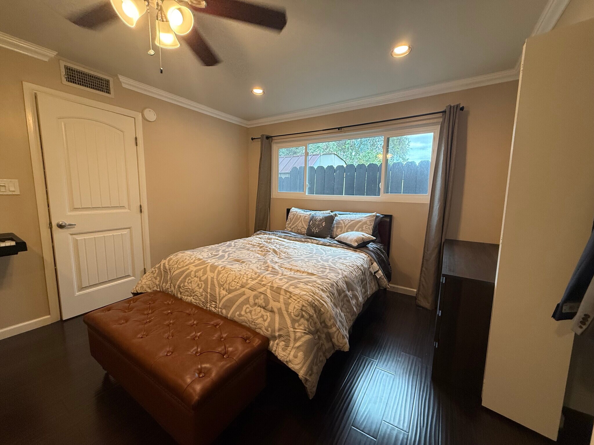 Building Photo - 6927 Amherst St