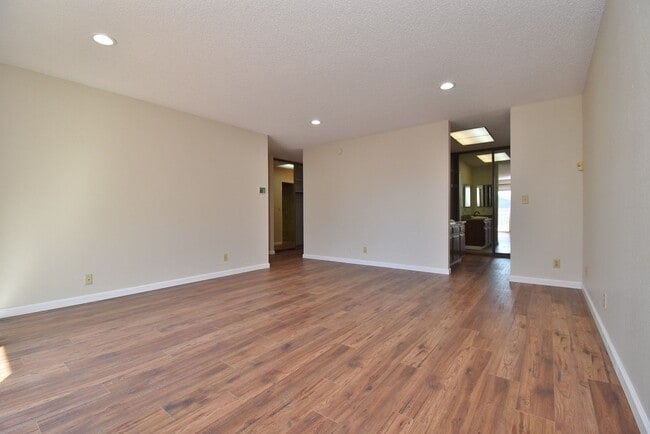 Building Photo - $4,095 / 4 BR -2754 SF - GORGEOUS, HUGE CA...