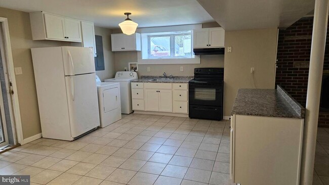 Building Photo - 4400 4th St