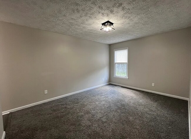 Building Photo - NEW LISTING!!!!!