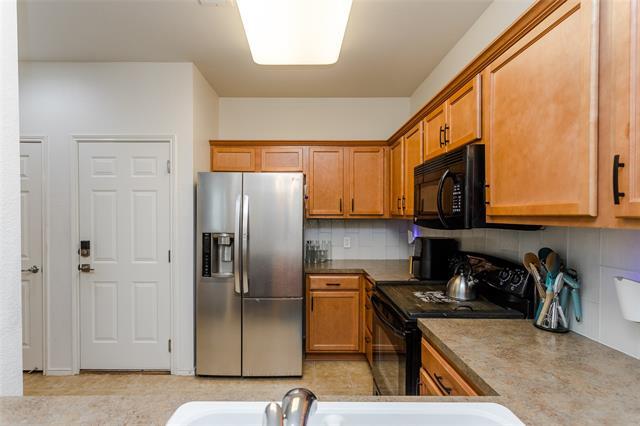 Building Photo - 2747 Hyde Park Dr