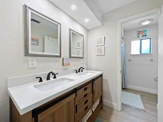 Building Photo - Waterfront Luxury Living – Fully Renovated & Fully Furnished - 2Bed/2Bath