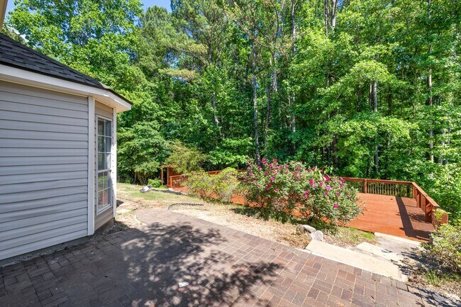 Building Photo - Updated 4BR Home in Northgate District with Huge Back Deck