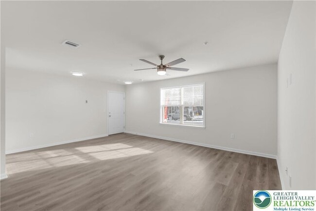 Building Photo - 1513 Maple St