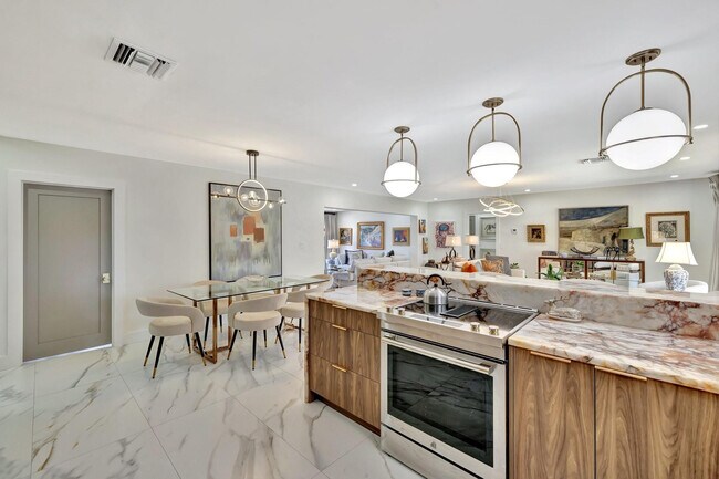 Building Photo - 1981 Coral Gardens Dr