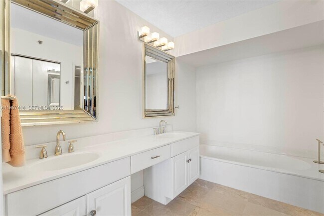 Building Photo - 3600 Mystic Pointe Dr