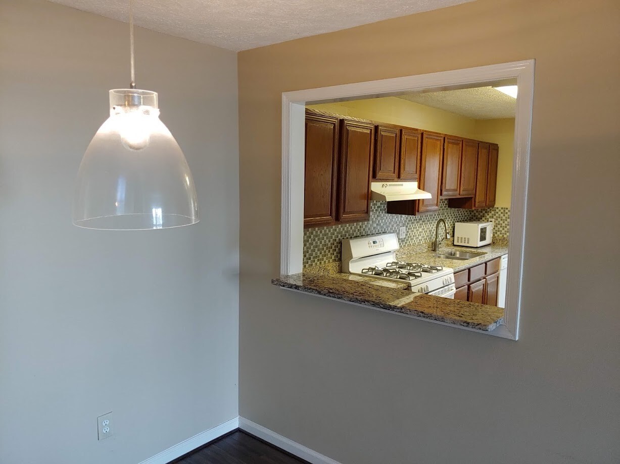 Building Photo - 10129 Oakton Terrace Rd