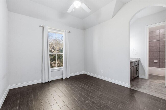 Building Photo - 468 Lloyd Ln