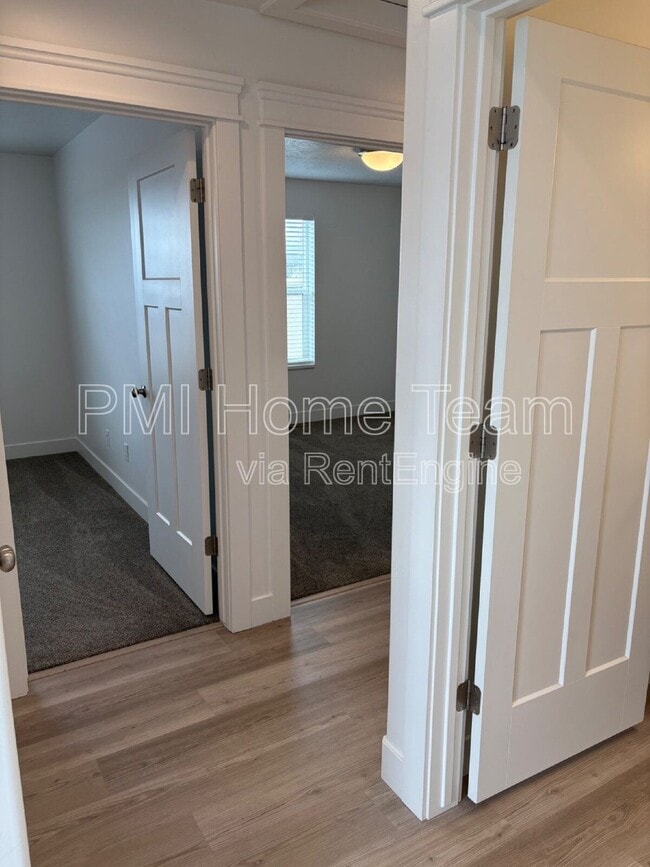 Building Photo - 618 W Cozy Ln