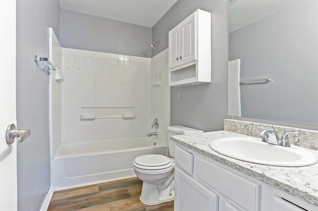 Building Photo - 5913 Silver Screen Dr