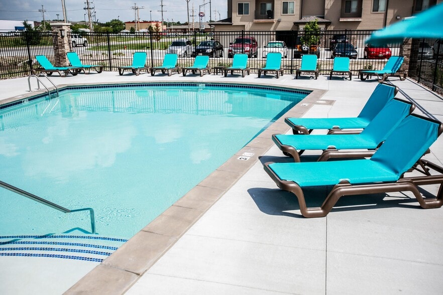 Building Photo - The Sterling Apartments at Grand Island