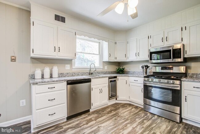 Building Photo - 11803 Rocking Horse Rd