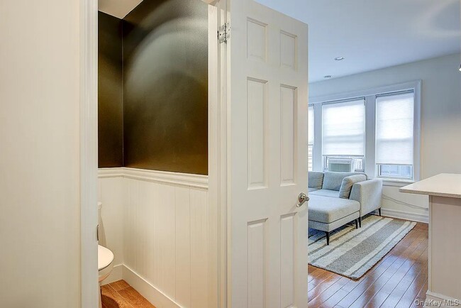 Building Photo - 6 Burns St