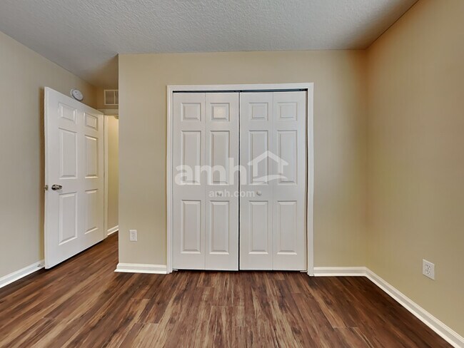 Building Photo - 8227 Stelling Dr