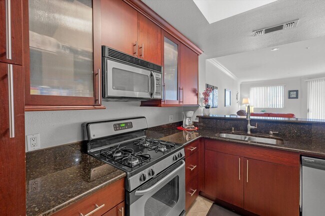 Building Photo - Meridian Luxury Condo in Resort Community ...