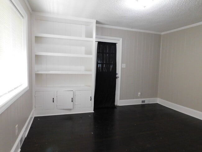 Building Photo - 411 Gray Dr