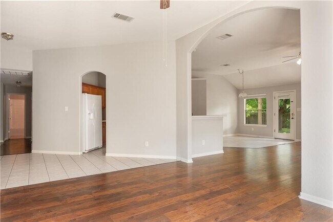 Building Photo - 1517 Hollyhock Ct
