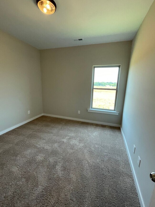 Building Photo - Home for Rent in Meridianville, AL!!! Avai...