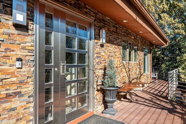 Building Photo - FURNISHED 6-12 MONTH LEASE - WEST SEDONA - GATED COMMUNITY