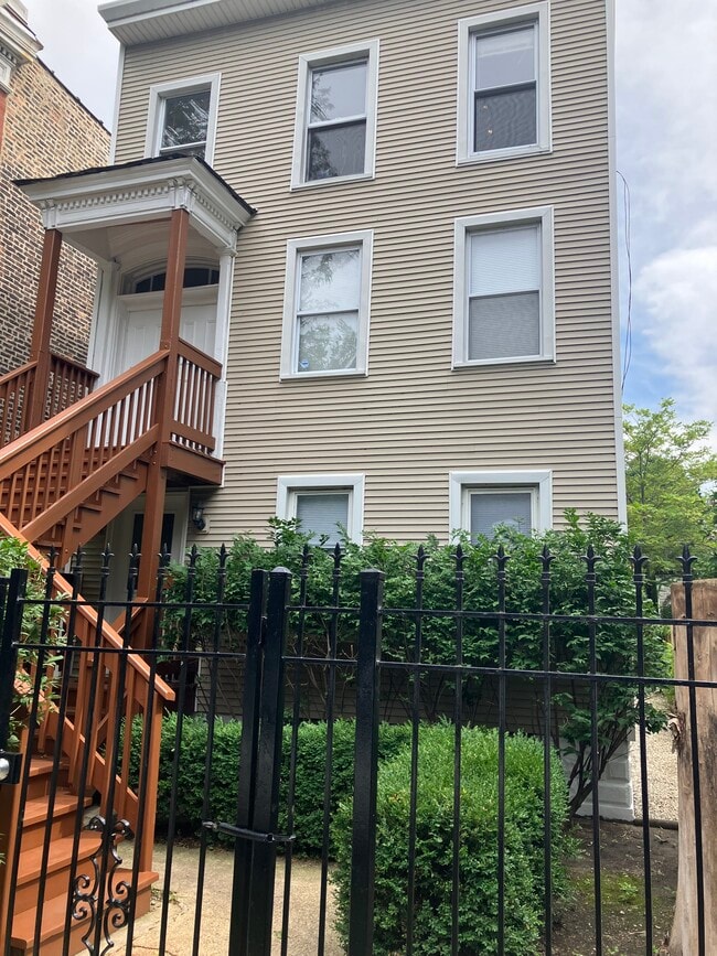 Building Photo - 1733 W Superior St