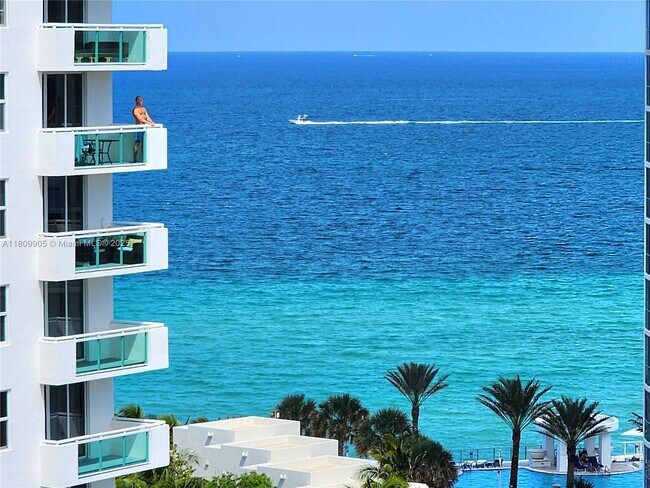 Building Photo - 3000 S Ocean Dr