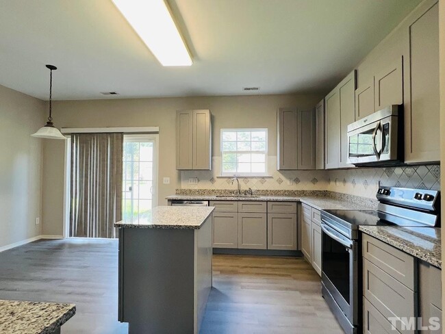 Building Photo - 4 Bedroom Single Family House in Morrisville RTP