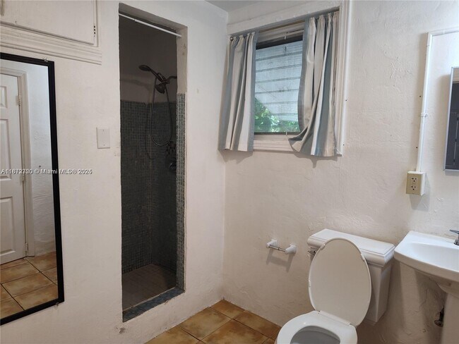 Building Photo - 11342 Peachtree Dr