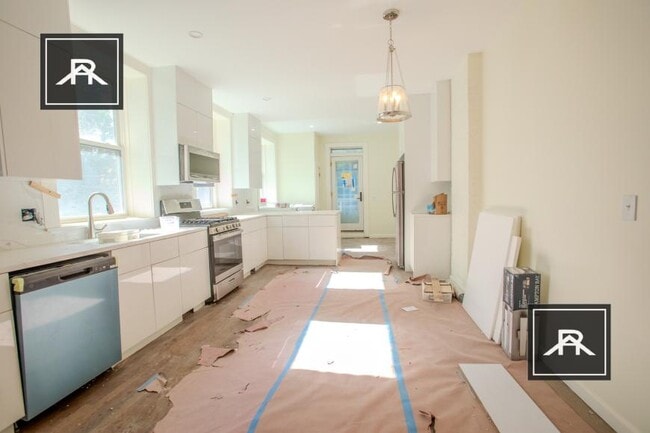 Building Photo - 4 bedroom in Brookline MA 02445