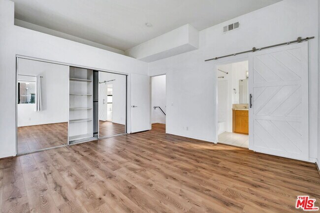 Building Photo - 9917 Tabor St