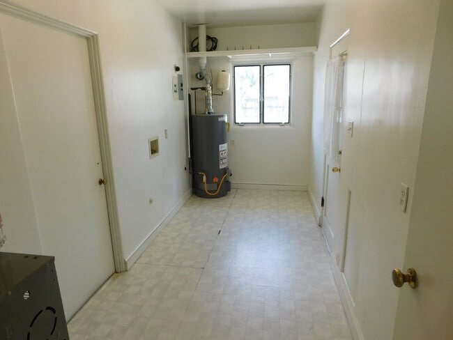 Building Photo - Close to CMU/St Mary's