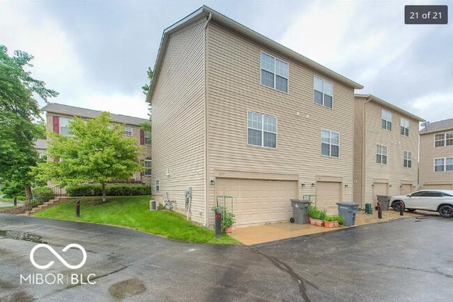 Building Photo - 3057 Armory Dr