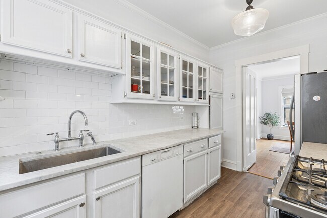 Building Photo - 832 Michigan Ave