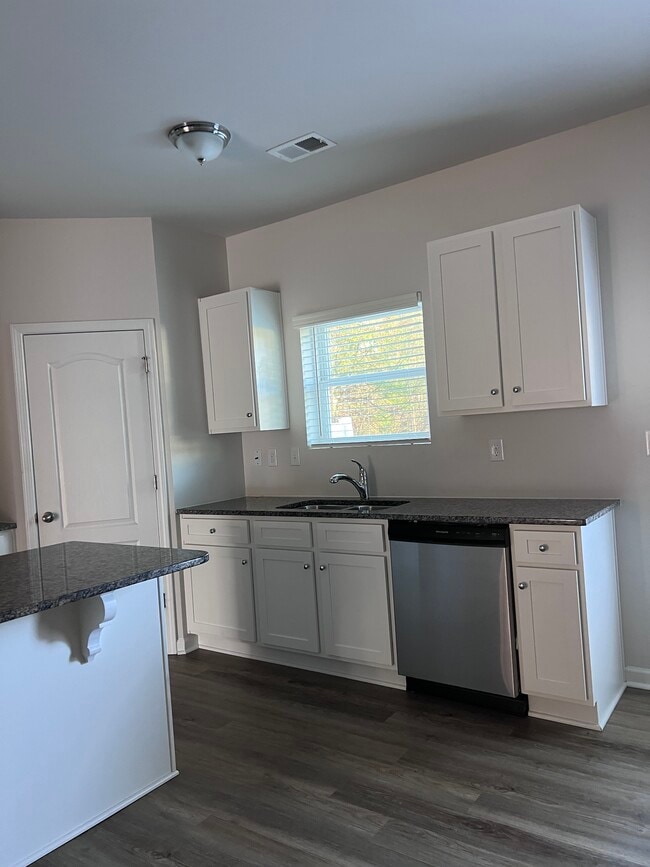 Building Photo - 192bmw