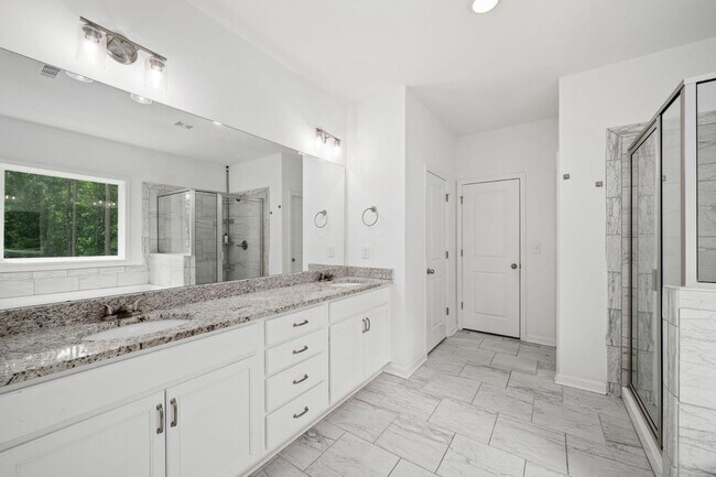 Building Photo - 2108 Charmond Dr