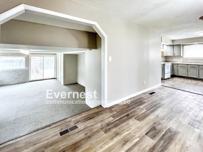 Building Photo - 4905 Eastwood Dr