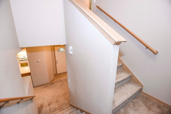 Building Photo - 2-story home on private cul-de-sac!