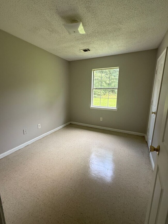 Building Photo - 8127-8127 Carlton Trail NW