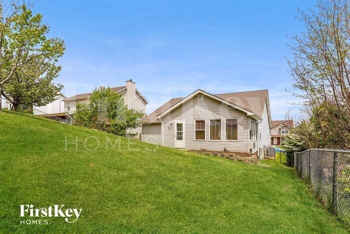 Building Photo - 650 Silver Maple Dr