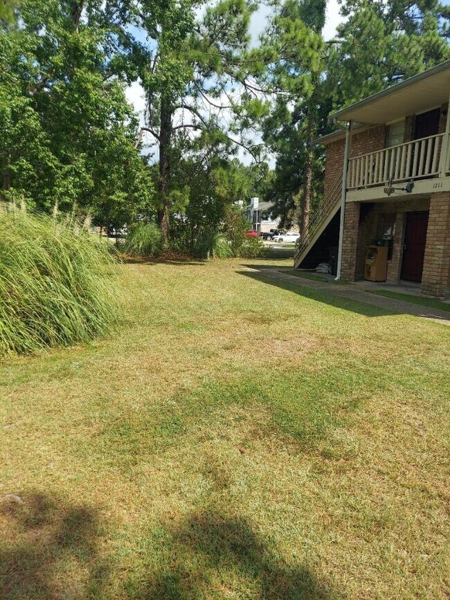 Building Photo - 1211 E Azalea Park Dr