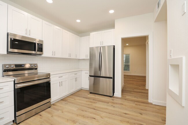 Building Photo - 1115 Augusta Dr