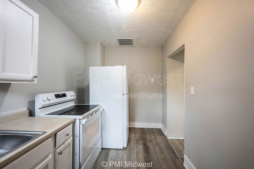 Building Photo - 2932 N Dearborn St