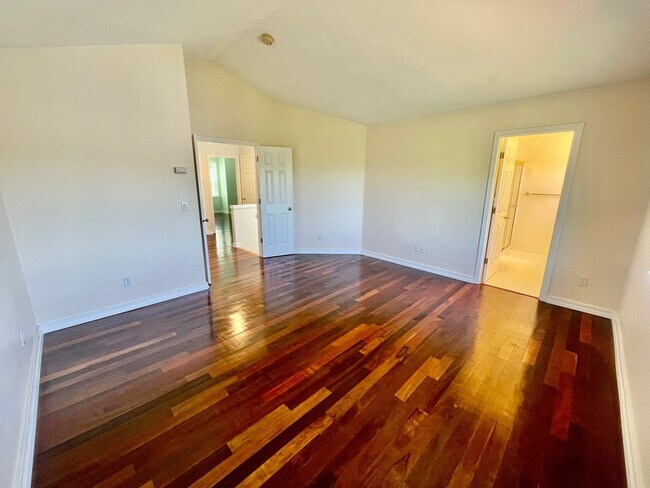 Building Photo - Stylish Bull Mountain Home – 3 Bed, 2.5 Ba...