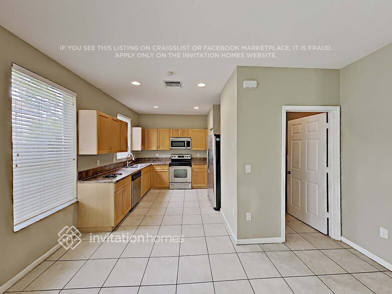 Building Photo - 5821 Azalea Cir