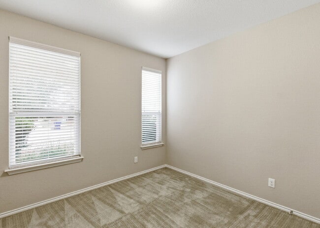 Building Photo - Move-In Ready Home in Landmark Pointe with Included Appliances